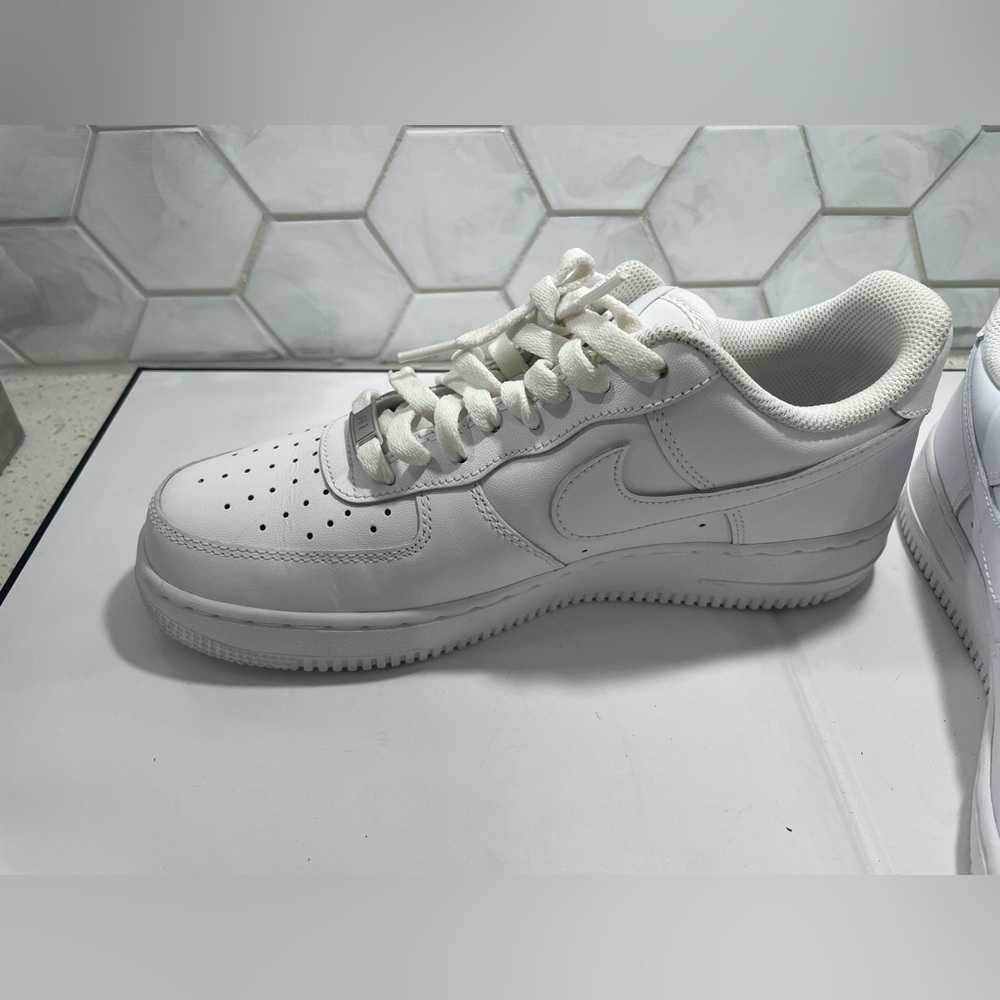 Nike Air Force 1 Low Sneakers Size 10 White Woman's DD8959-100 Great Shape - Picture 14 of 16